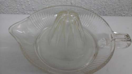 EXQUISITE VINTAGE CUT GLASS ORANGE REAMER/ JUICER. AWESOME AND USEFULL PIECE!