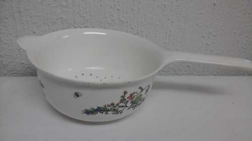 PHENOMENAL VINTAGE ENAMEL COLANDER. AMAZING AND HANDY PIECE!