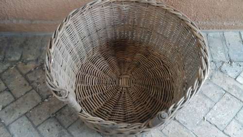 TERRIFIC VINTAGE RATTAN DOG BASKET. WOULD MAKE A COMFY BED FOR YOUR FURY FRIEND/ CHILD!