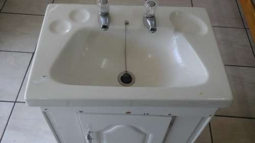 BEAUTIFUL PORCELEIN BASIN. LOVELY CONDITION