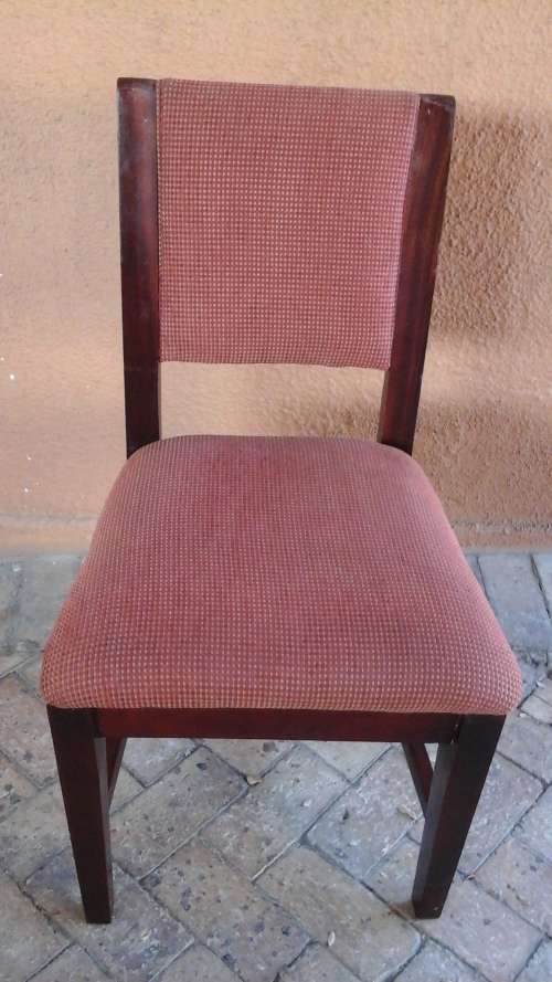 MAGNIFICENT VINTAGE KIAAT DINING ROOM CHAIR. STUNNING AND STURDY PIECE!