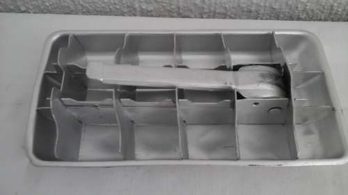 AWESOME VINTAGE QUICKCUBE ALUMINIUM ICE CUBES TRAY MAKER. FASCINATING AND USEFUL!