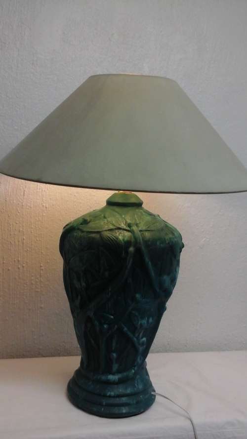 EXQUISITE VINTAGE CERAMIC DESK LAMP. ABSOLUTELY BEAUTIFUL AND FUNCTIONAL PIECE!