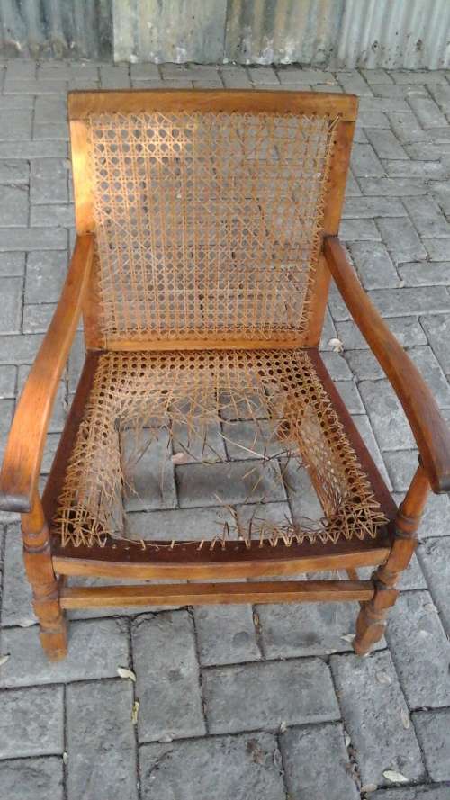 MAGNIFICENT VINTAGE MINIATURE OAK CARVER CHAIR. GREAT RESTORATION PROJECT!