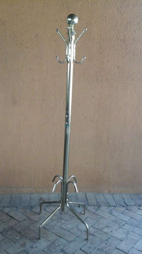 MAGNIFICENT VINTAGE CHROME COAT STAND. FABULOUS AND HANDY PIECE!