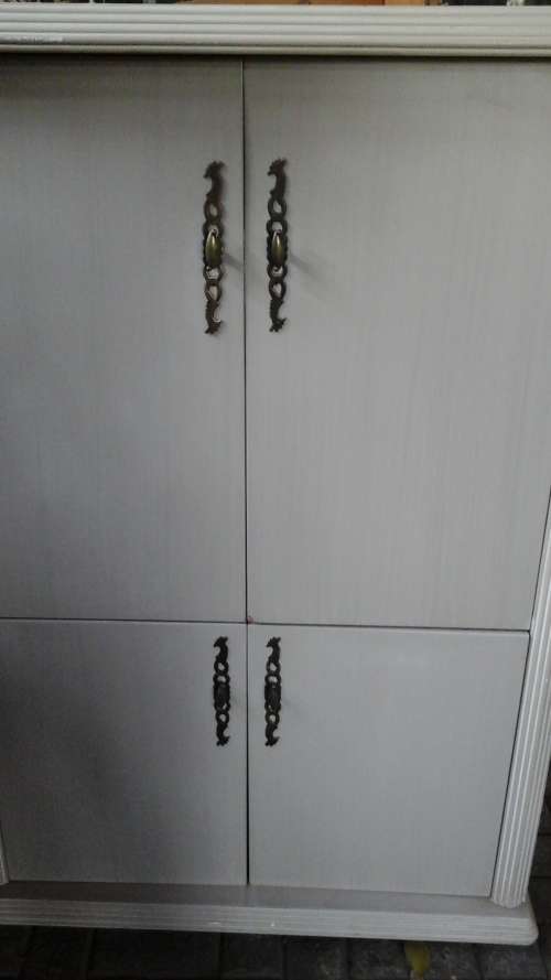 REALLY GORGEOUS VINTAGE TELEVISION CUPBOARD CABINET/ ENTERTAINMENT UNIT. FANTASTIC & FUNCTIONAL!