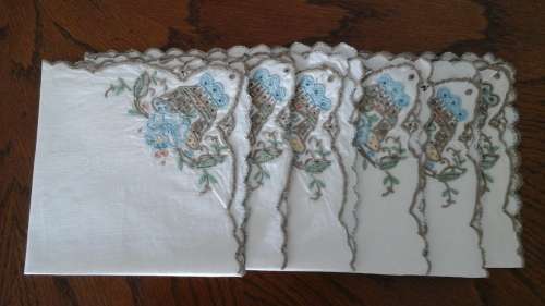 SIX EXQUISITE VINTAGE EMBROIDERED NAPKINS. MADE FROM COTTON. SIMPLY BEAUTIFUL!
