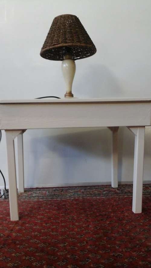 FABULOUS WOODEN COFFEE TABLE. FANTASTIC AND FUNCTIONAL!