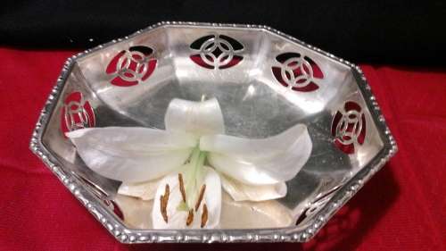 SIMPLY EXQUISITE VINTAGE PLATED BOWL. ABSOLUTELY STUNNING. "T.W, STAR. (POSSIBLY) r AND E.P.N.S"