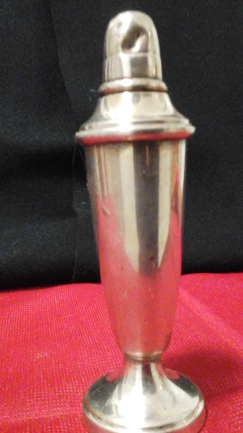 COLLECT MUFFINEERS THEN YOU DEFINITLY NEED THIS  LOUIS PLATE EPNS MUFFINEER FOR YOUR COLLECTION