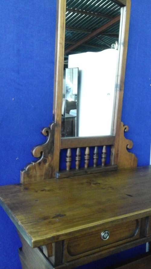 SOLID LOOKING DARK STAINED PINE IMMACULATELY DESIGNED HEADBOARD AND PEDESTALS