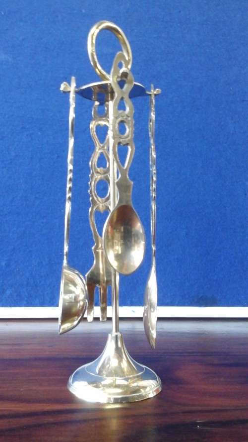 ABSOLUTELY MAGNIFICENT VINTAGE BRASS HANGING UTENSIL SET. FANTASTIC DECORATIVE & COLLECTIBLE PIECE!