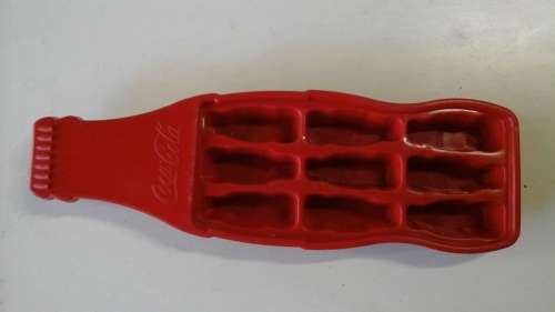 ABSOLUTELY AWESOME COCA COLA BOTTLE SHAPED ICE TRAY. MAKES 9 MINI COKE BOTTLE ICECUBES. COLLECTIBLE!