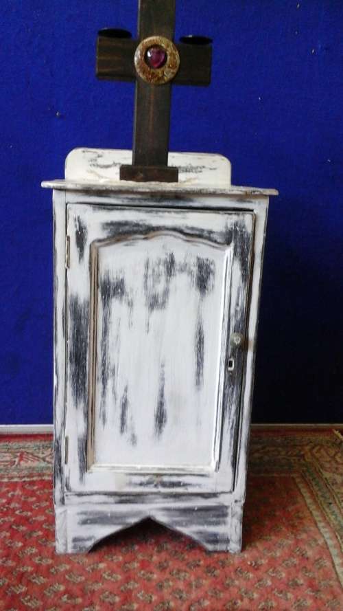 WOW A MAGNIFICENT SHABBY CHIC BEDSIDE CABINET. POSSIBLY IMBUIA OR KIAAT? ABSOLUTELY BEAUTIFUL!
