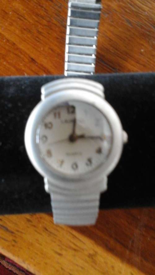 A MAGNIFICENT LOURENO  QUARTZ WATCH. LOVELY STRETCH STRAP. PITY THE PIN IS MISSING