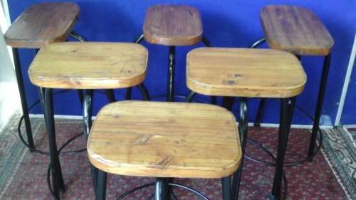 PERFECT ADDITION FOR THE BAR COUNTER.TOPS OF THESE AMAZING BAR STOOLS ARE VARNISHED PINE&STEEL