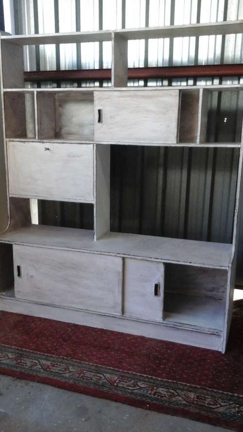 SHABBY SHICK IS IN.A MAGNIFICENT DISPLAY UNIT HAS BEEN PAINTED USING AN AMAZING TECHNIQUE&DESTRESSED