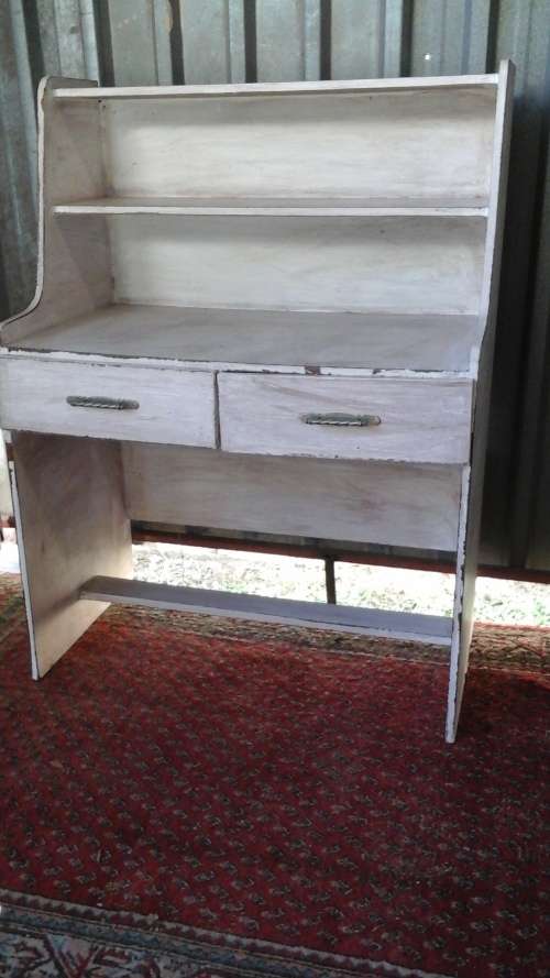 SHABBY SHICK IS IN.A MAGNIFICENT STUDY DESK HAS BEEN PAINTED USING AN AMAZING TECHNIQUE&DESTRESSED