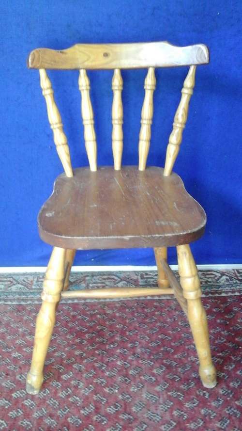 FANTASTIC PINE DINNING ROOM CHAIR. AWESOME AND FUNCTIONAL PIECE!