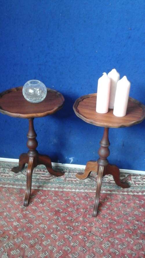 TWO SUPERB ANTIQUE LOOKING MAHOGANY OCCASIONAL TABLES, AWESOME  DETAILING ON TOP OF THE TABLE TOPS