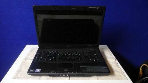 TERRIFIC ACER TRAVEL MATE 5530 15" LAPTOP. BLACK. RUNS WINDOWS 8. AWESOME!