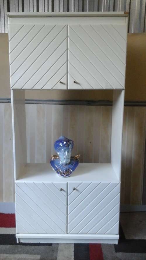 MAGNIFICENT VINTAGE DISPLAY UNIT. STUNNING AND FUNCTIONAL PIECE!