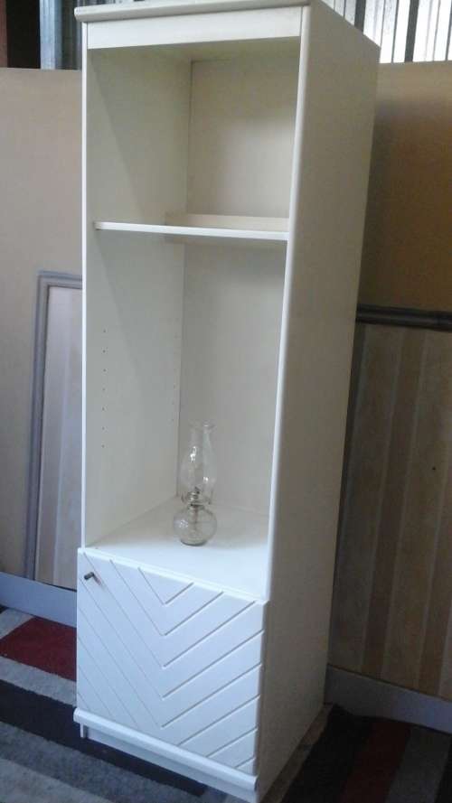 MAGNIFICENT VINTAGE DISPLAY UNIT. STUNNING AND FUNCTIONAL PIECE!