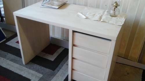 ABSOLUTELY MAGNIFICENT WOODEN DESK. FANTASTIC AND FUNCTIONAL PIECE!