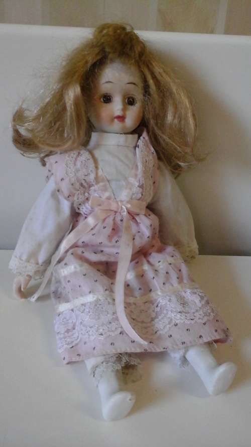 INCREDIBLY ADORABLE PORCELAIN DOLL. EXTREMELY CUTE AND COLLECTIBLE!