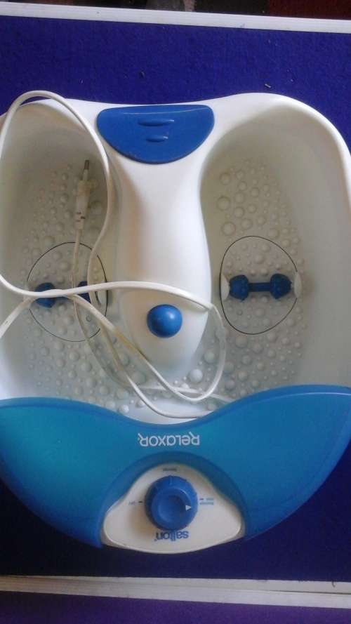 ABSOLUTELY INCREDIBLE SALTON RELAXOR FOOT SPA. AWESOME & RELAXING!