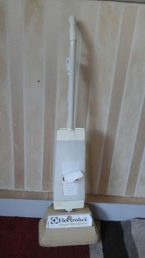 SIMPLY TERRIFIC VINTAGE ELECTROLUX CARPET SHAMPOOER ES400. FANTASTIC PIECE!