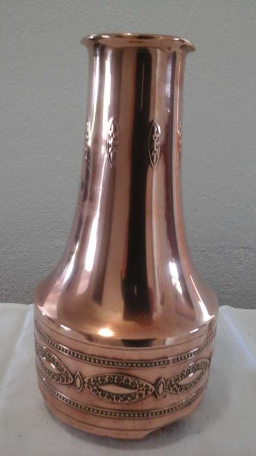 MIGHT BE SLIGHTLY BATTERED BUT THIS MAGNIFICENT COPPER VASE WITH A BEAUTIFUL PATTERN IS STUNNING