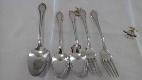 SUCH A PITY THIS 1847 ROGERS BROS REMBRANCE CUTLERY SET IS NOT COMPLETE