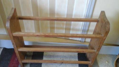 WOW!!!  EXTREMELY RARE AN OREGAN SHOE RACK. YOU CAN EVEN USE IT FOR BOOKS