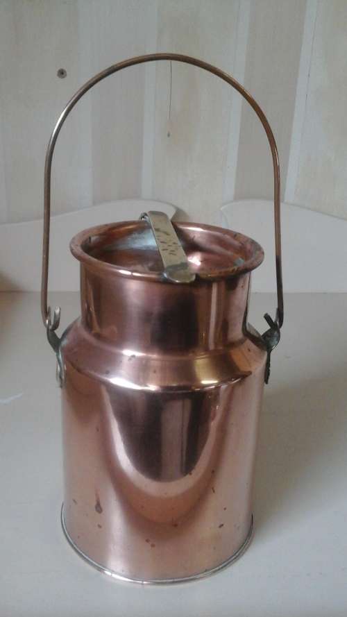 AMAZING VINTAGE COPPER LUNCH PAIL/ CREAMER. VERY COOL PIECE THAT IS A GREAT REMINDER OF THE PAST!