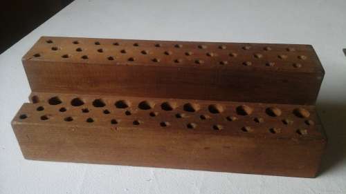 AMAZING VINTAGE WOODEN SCREWDRIVER HOLDER. TERRIFIC AND HANDY WAY TO STORE AND ORGNIZE YOUR TOOLS!
