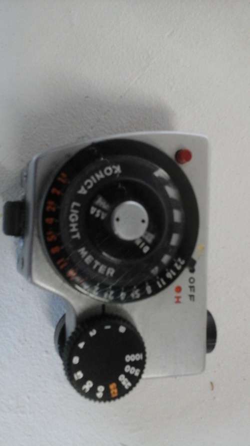 WOW!!!!! A KONISHIROKU MADE IN JAPAN LIGHT METER. SAYS KONICA ON THE CASE