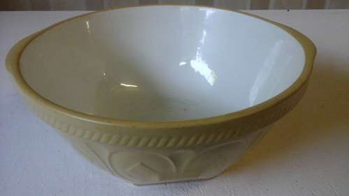 A MARVELOUS GENUINE VINTAGE GRIPSTAND MIXING BOWL BY T GREEN AND CO ENGLAND. FANTASTIC!