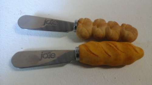 HIGHLY COLLECTABLE CERAMIC HANDLED BUTTER SPREADER/KNIVES MADE BY JOLE