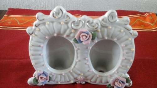 SIMPLY BEAUTIFUL VINTAGE PORCELAIN PHOTO FRAME. GORGEOUS PIECE!