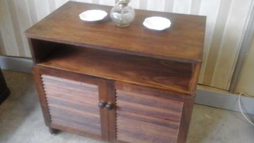 ABSOLUTELY FANTASTIC VINTAGE WOODEN ENTERTAINMENT/ TV UNIT. GORGEOUS & FUNCTIONAL!