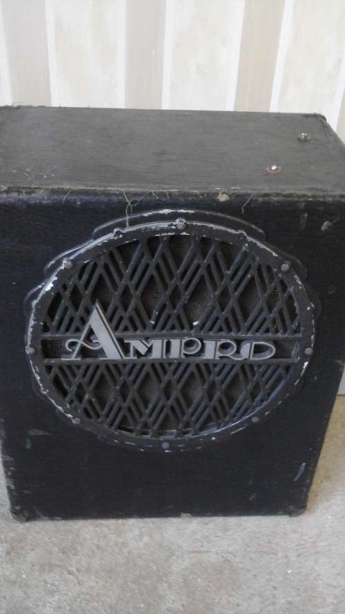 AWESOME VINTAGE AMPRO SPEAKER DELUXE BOX. FANTASTIC PIECE FROM THE PAST!