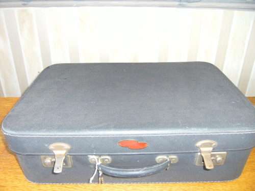 TOTALLY INCREDIBLE VINTAGE ATLANTA FLIGHT LUGGAGE BAG. PHENOMENAL PIECE!