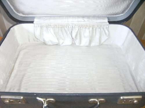 TOTALLY INCREDIBLE VINTAGE ATLANTA FLIGHT LUGGAGE BAG. PHENOMENAL PIECE!