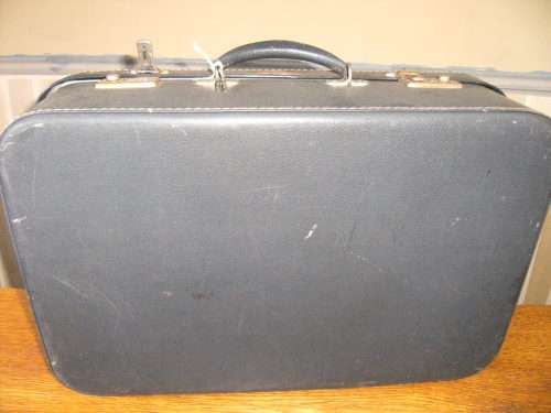 TOTALLY INCREDIBLE VINTAGE ATLANTA FLIGHT LUGGAGE BAG. PHENOMENAL PIECE!