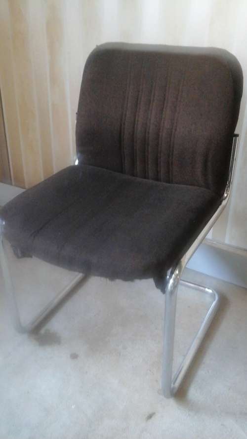 ABSOLUTELY TERRIFIC VISITORS OFFICE CHAIR. FANTASTIC & FUNCTIONAL!