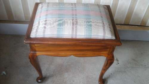 ABSOLUTELY BEAUTIFUL VINTAGE QUEEN ANN PIANO STOOL. PHENOMENAL AND FUNCTIONAL PIECE!