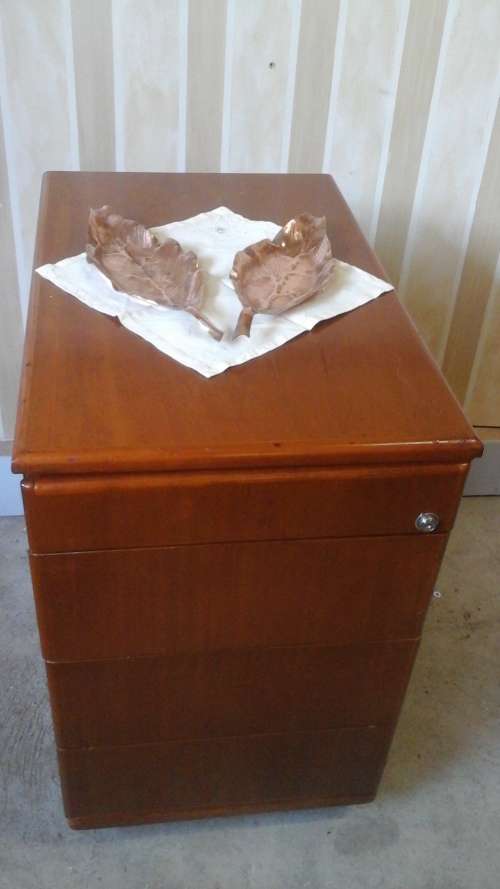 SIMPLY TERRIFIC SOLID SET OF DRAWERS ON WHEELS. FOUR DRAWERS. INCREDIBLY FUNCTIONAL!