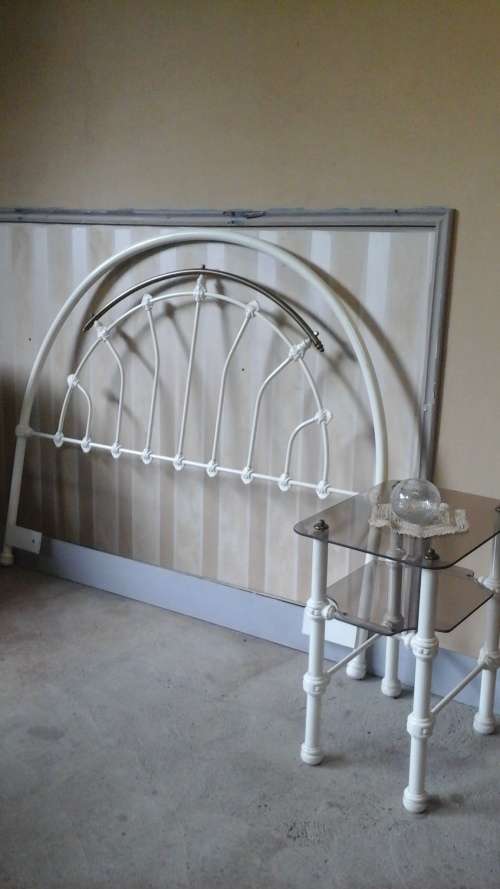 A STUNNING VINTAGE ENAMELLED AND BRASS HEAD BOARD. RIGID AND IMMACULATE