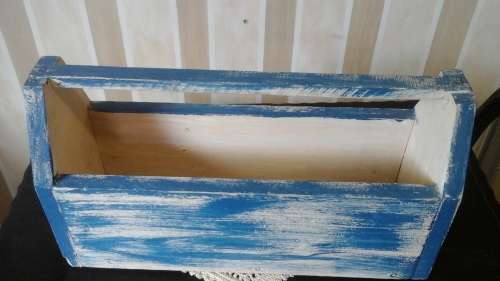 AMAZING VINTAGE WOODEN TOOL BOX. AWESOME AND HANDY PIECE!